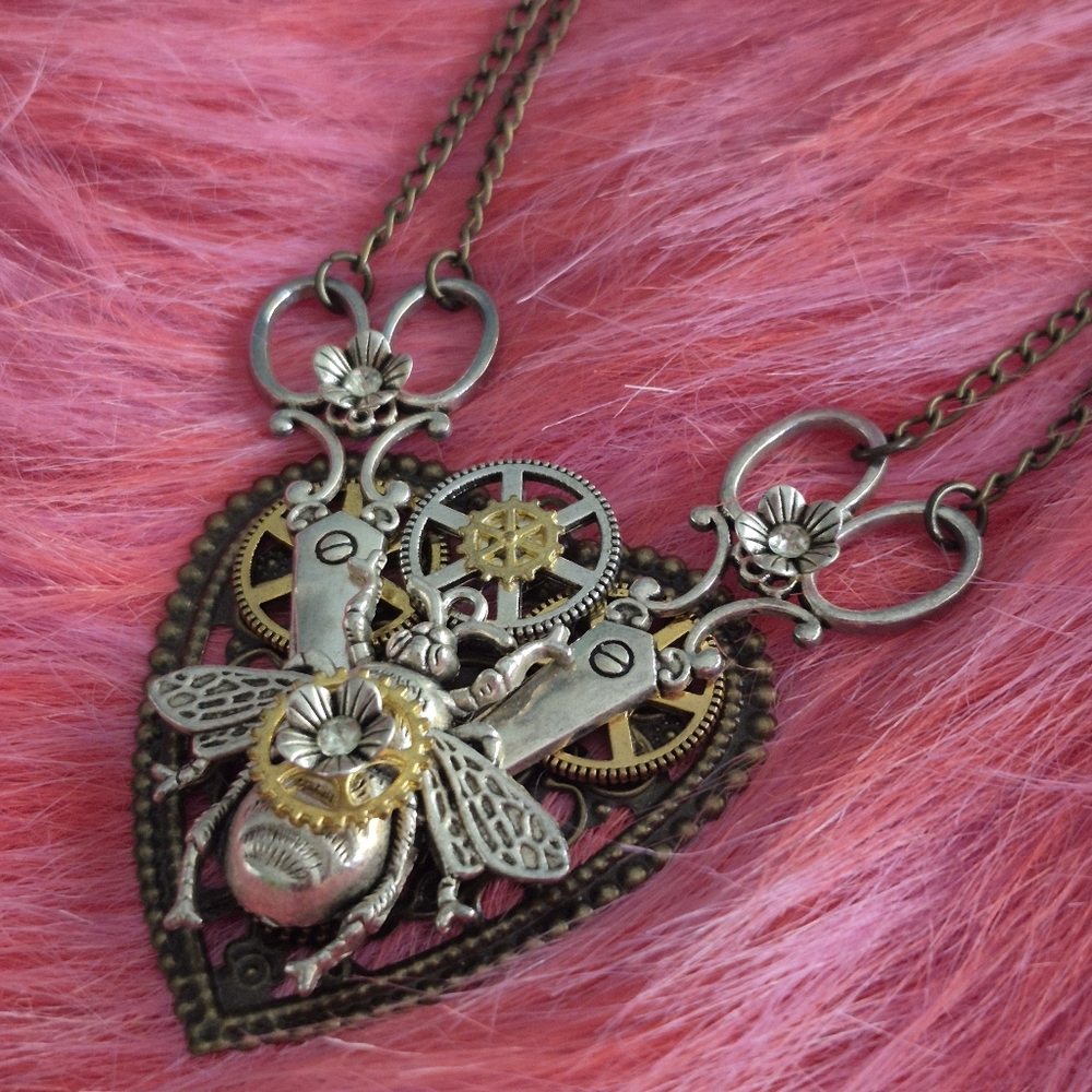 Steampunk Heart Pendant Necklace - Picture 3 of 7